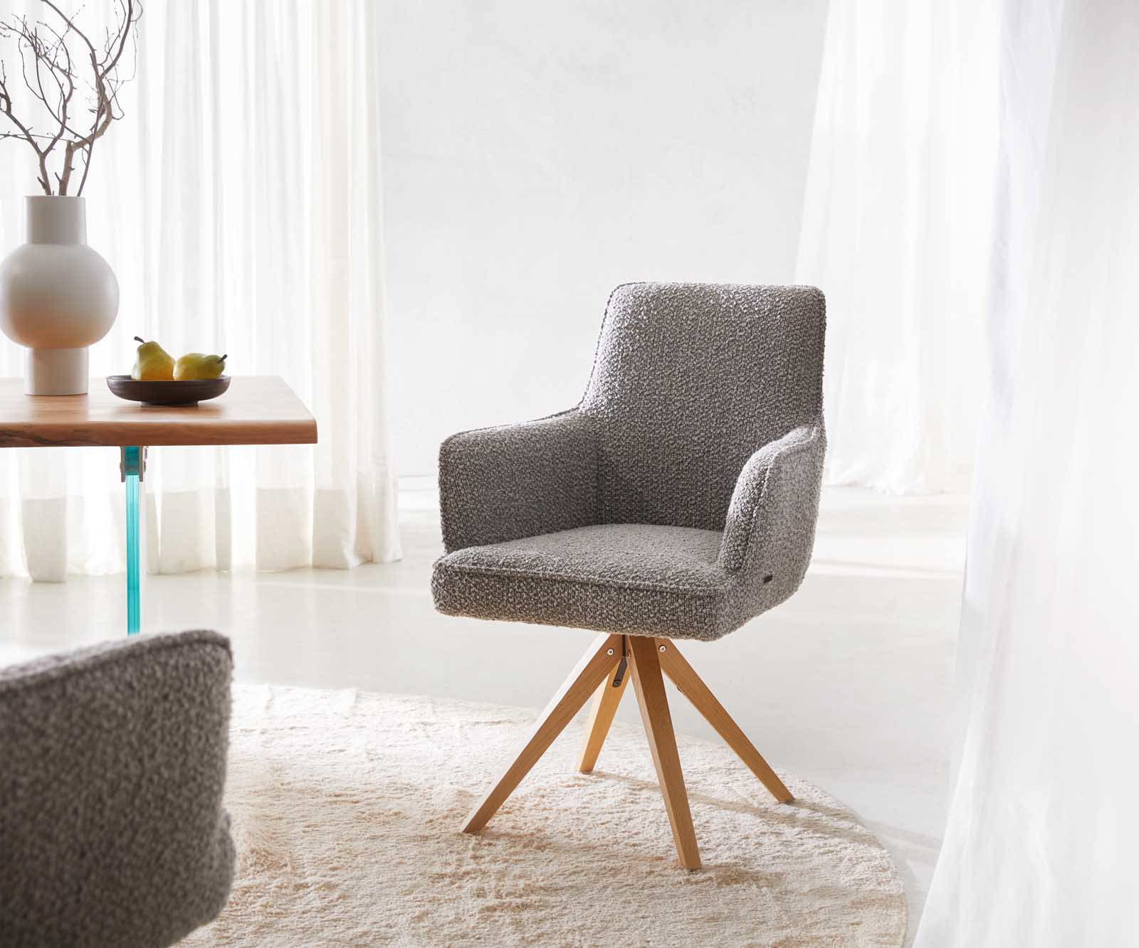 Врътящ се стол с подлакътници Букле СребристСив Дървена рамка  Натурал 180° въртящ се Покет пружина Heira-Flex Врътящ се стол с подлакътници Букле СребристСив Дървена рамка  Натурал 180° въртящ се Покет пружина Heira-Flex