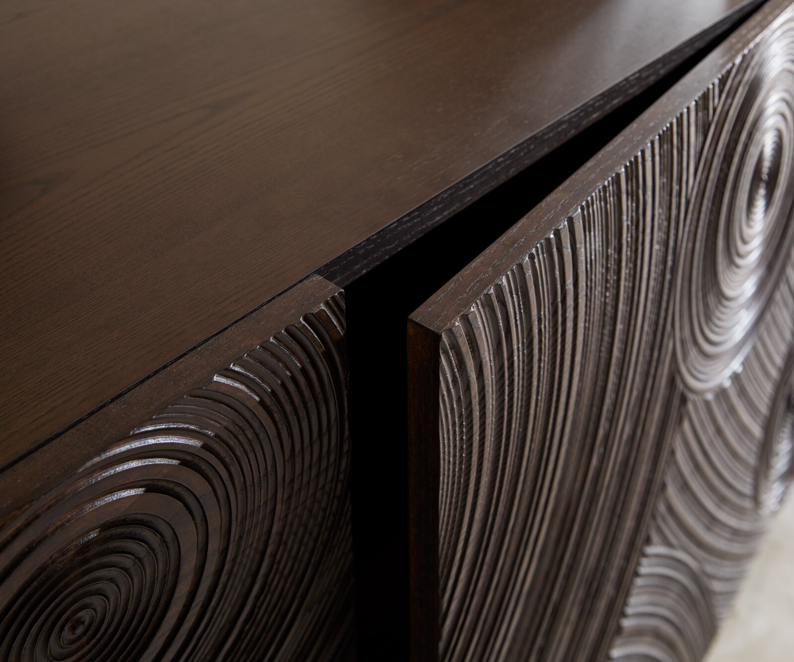 Шкаф Ashara 200 cm тъмнокафяв ясен 3D ефект 4 врати ъглова основа матирана неръждаема стомана 5