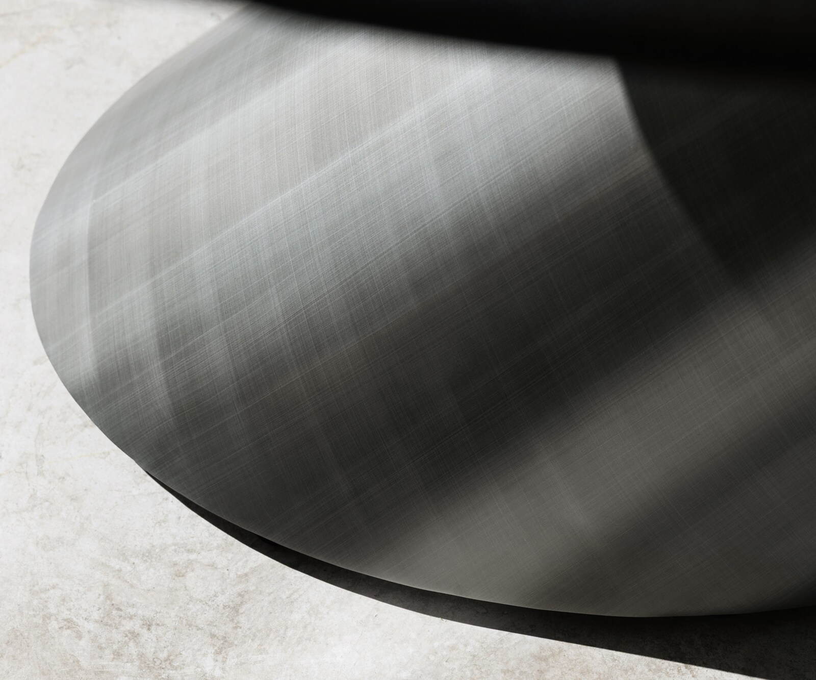 Масичка за кафе Edge Boot 140x80 cm керамика Laminam® Noir Desir Brown Conis Metallic Silver 6