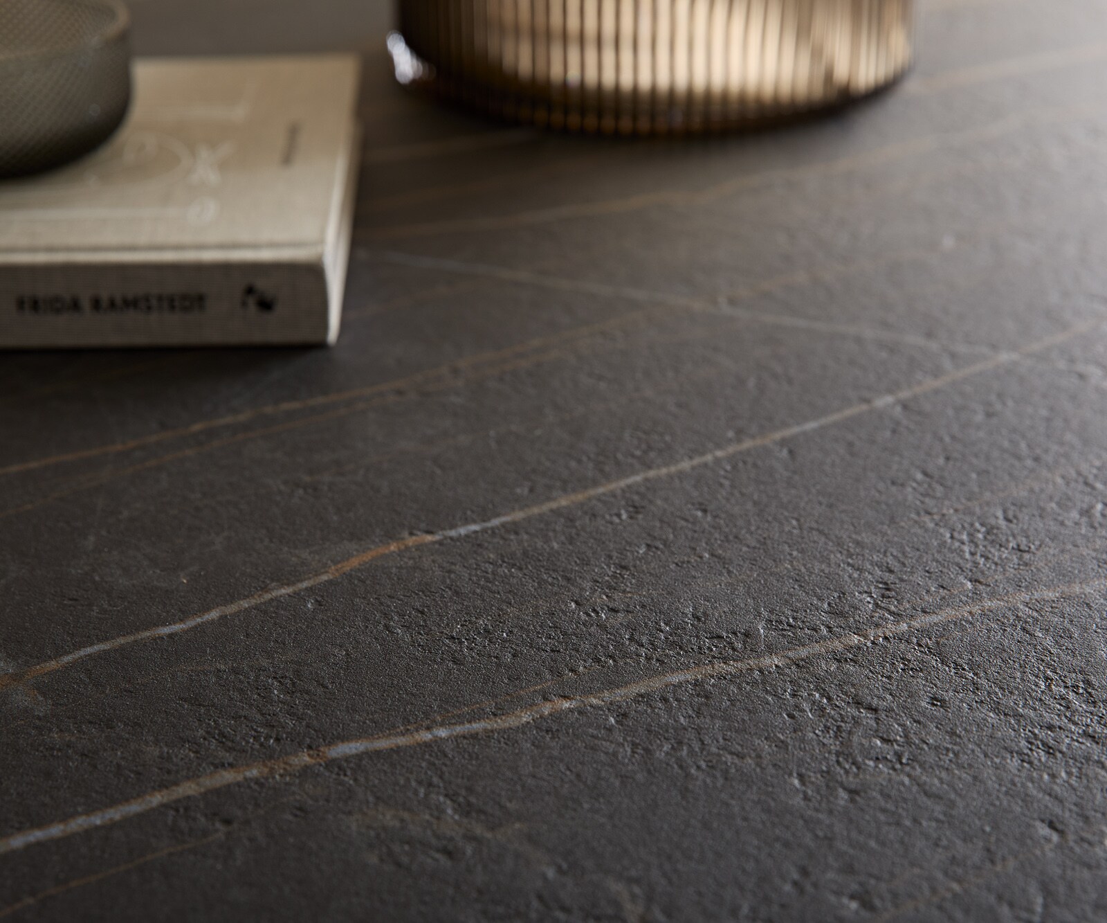 Масичка за кафе Haru 90x35 cm Ceramic Laminam® Noir Desir Brown Metallic Silver 4