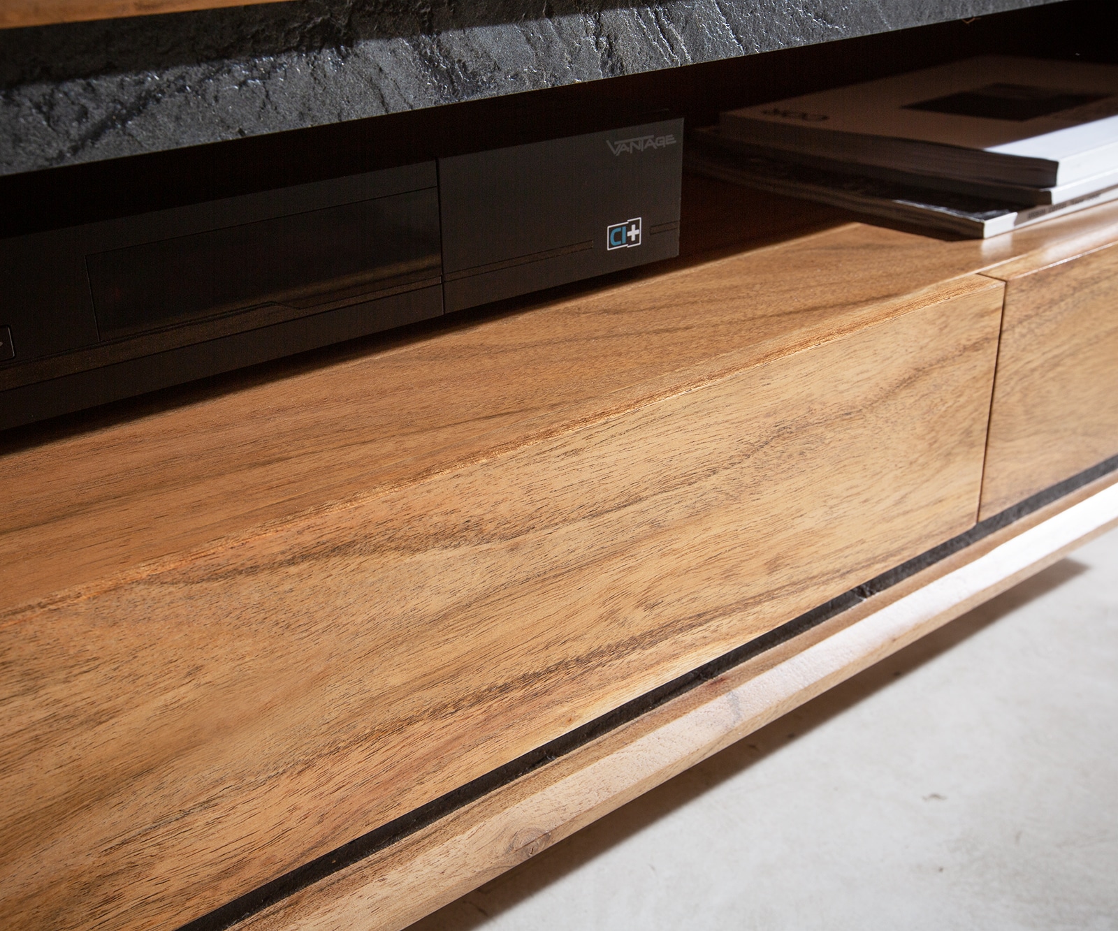 Нисък шкаф 175 cm Акация Натурал 1 Рафт 3 Чекмеджета  каменен фурнир висящ Stonegrace 5 Нисък шкаф 175 cm Акация Натурал 1 Рафт 3 Чекмеджета  каменен фурнир висящ Stonegrace 5