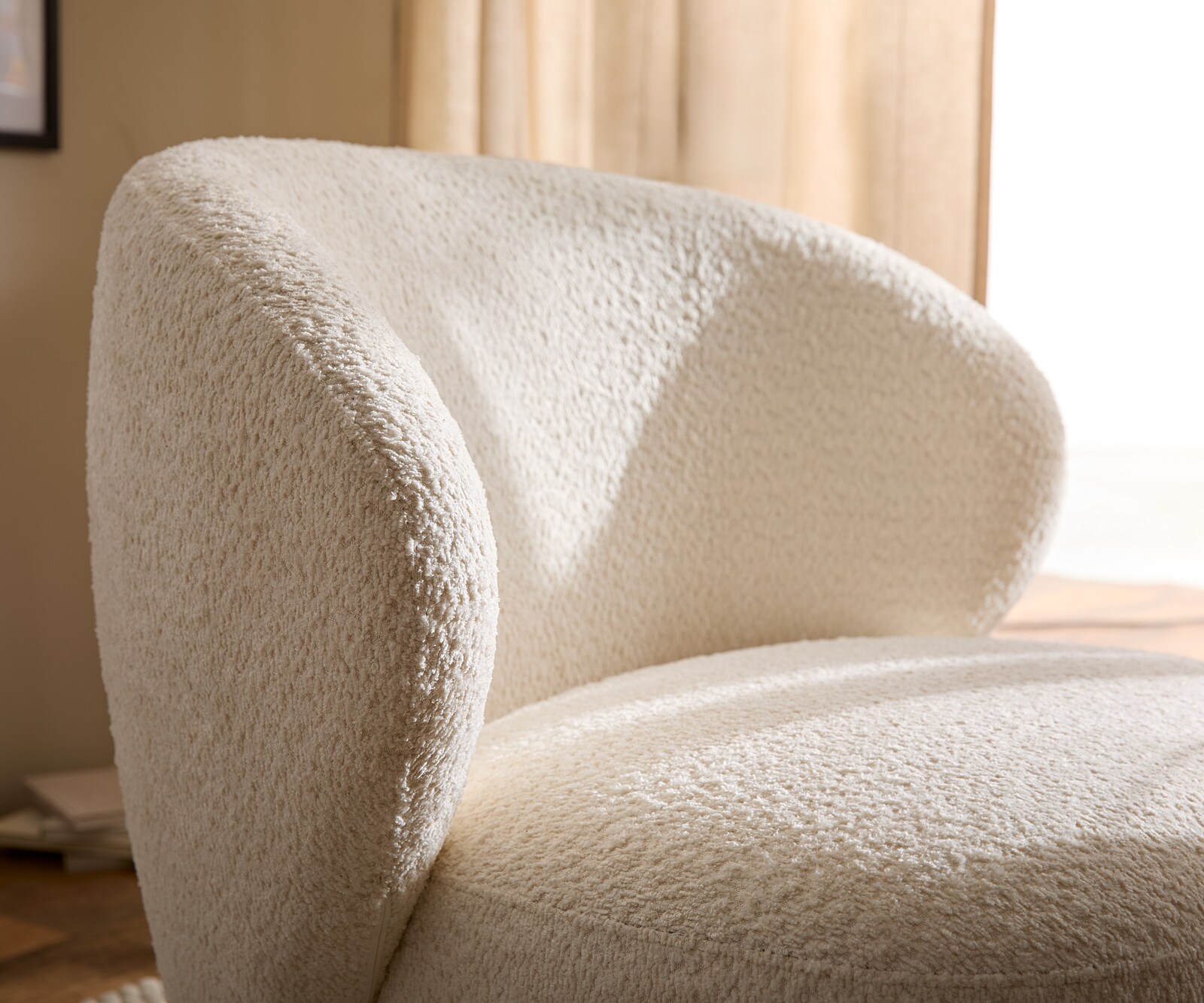 Стол за отдих Pulo 80x80 cm bouclé бял 5