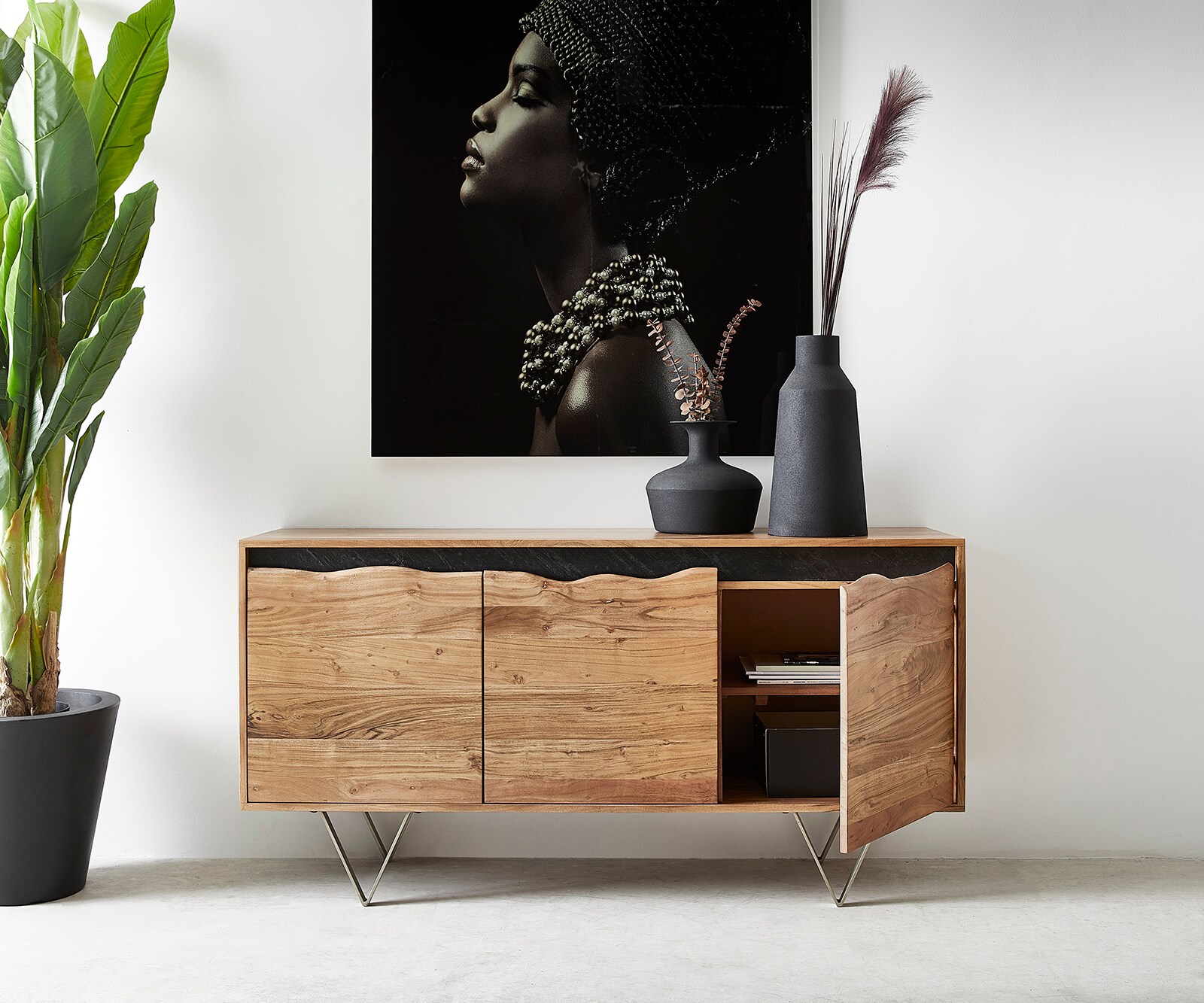 Бюфет 147x45 cm, акация с 3 врати и естествен гръб  3