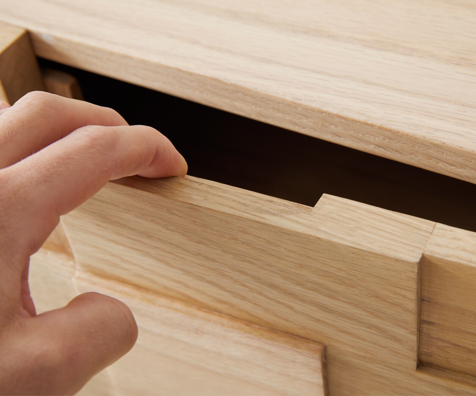 Бюфет Пъзел 175 см естествен дъб 3 врати основа плаващ метал черен 4