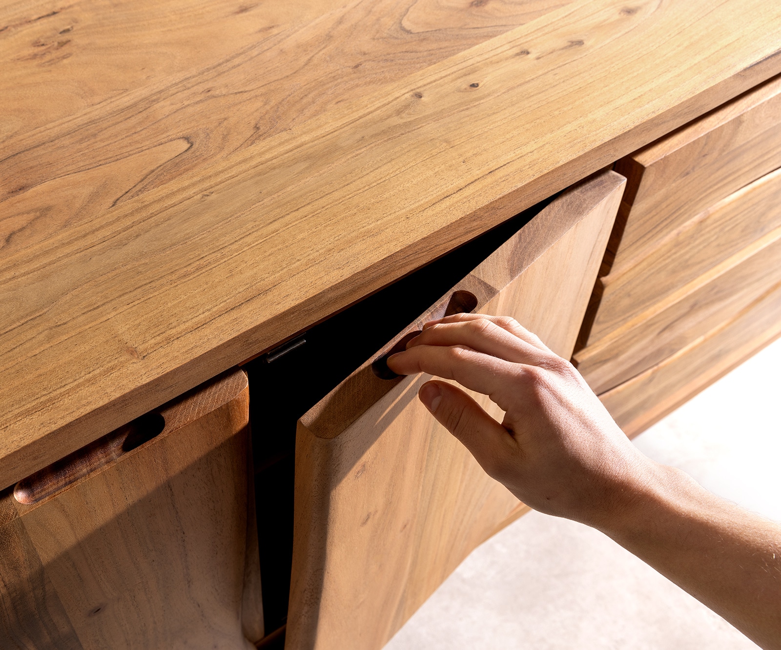 Бюфет 170 cm Акация Натурал 3 Чекмеджета 4 Врати Live-Edge 4 Бюфет 170 cm Акация Натурал 3 Чекмеджета 4 Врати Live-Edge 4