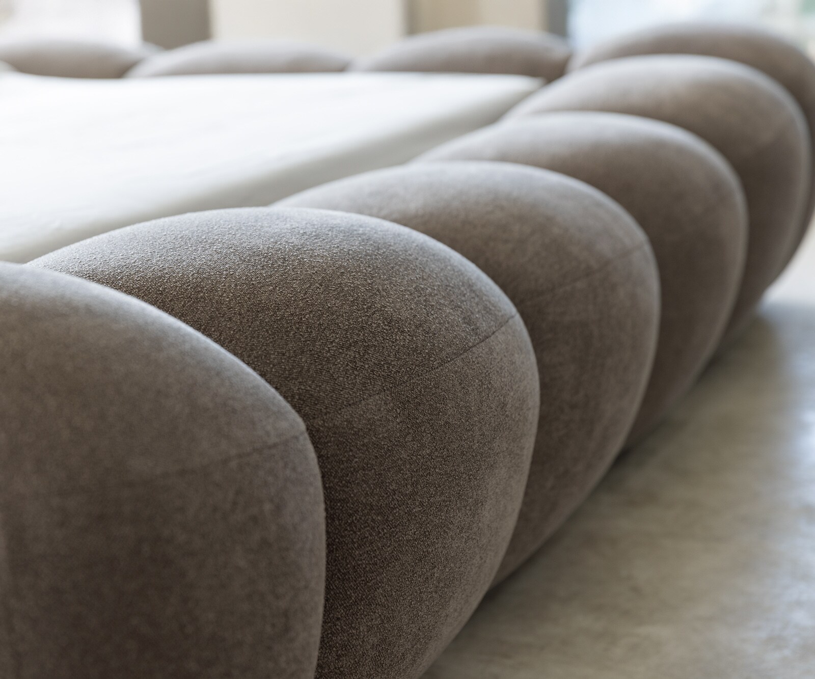 Тапицирана рамка за легло Perlla 180x200 cm текстурирана тъкан Soft Taupe 6