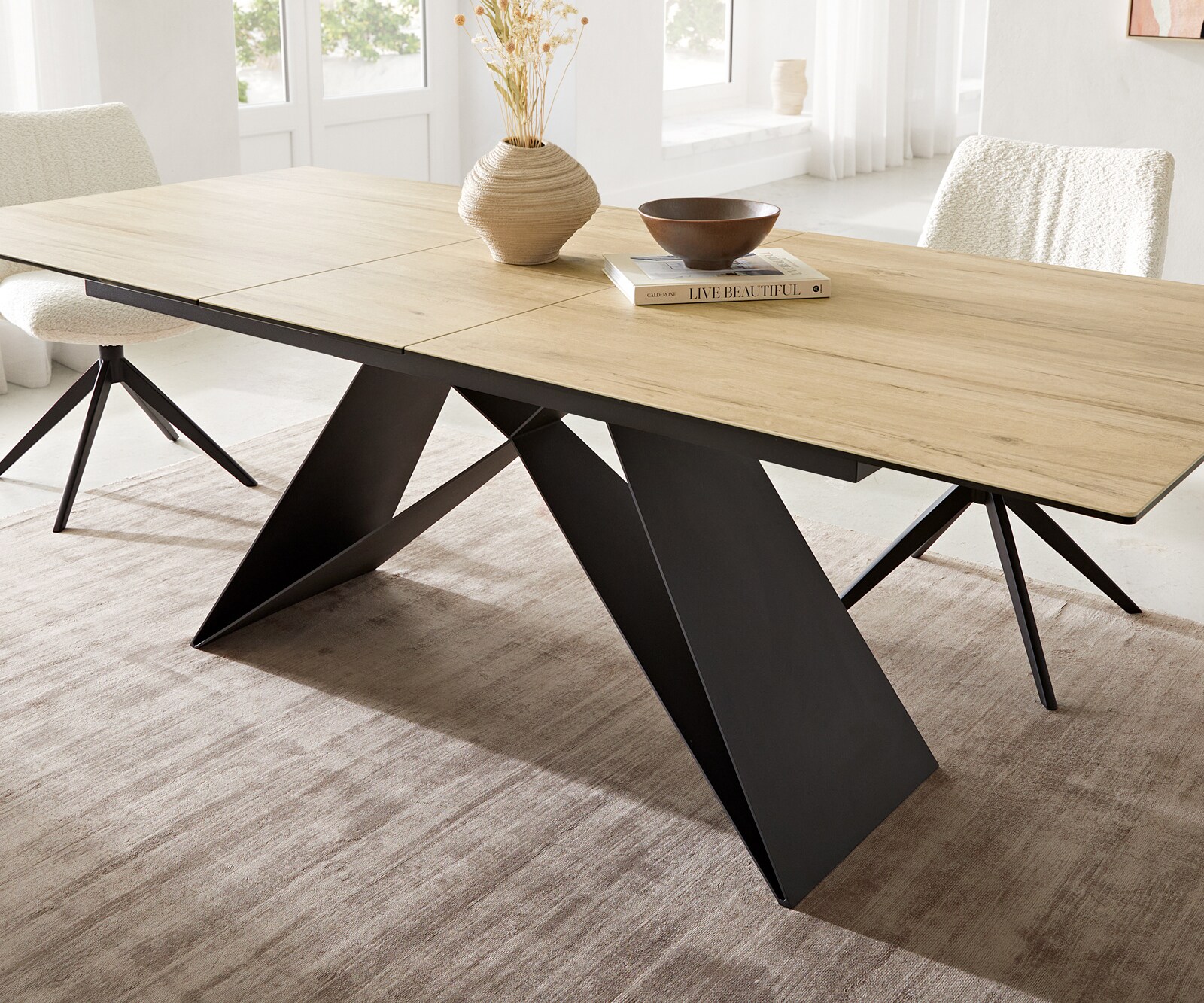 Разтегателна трапезна маса Edge 180-220х100 см Керамика Laminam® Sabbia цвят Дъб V-образна метална основа Черен 6